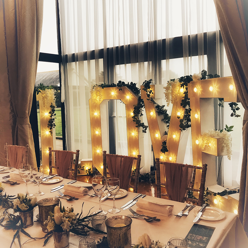 5ft Light up LOVE