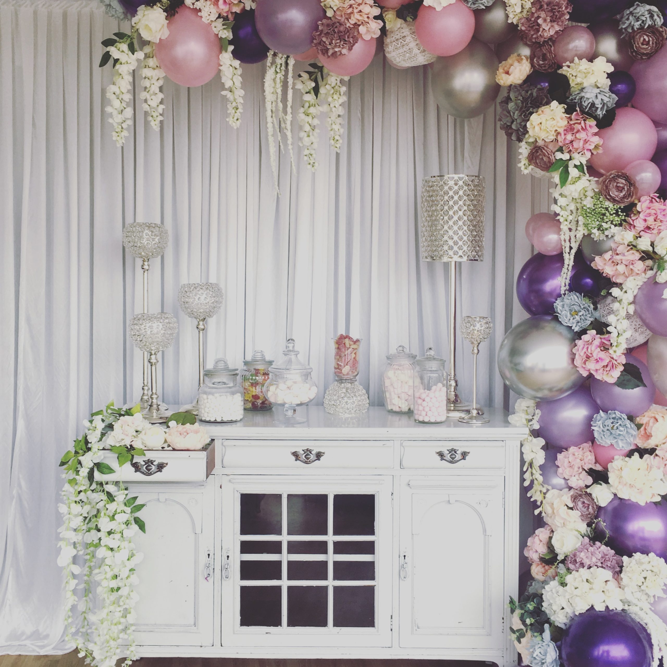 Floral balloon half arch