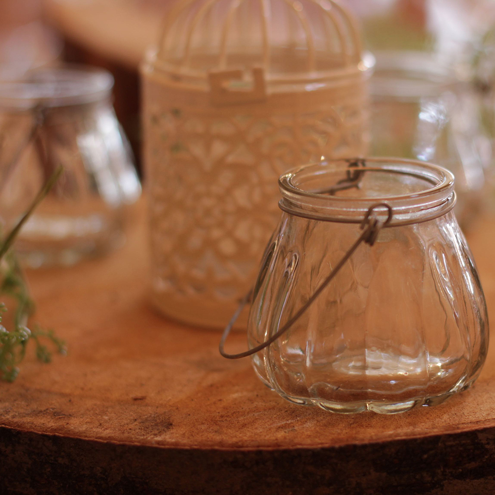 Jar with wire tealight